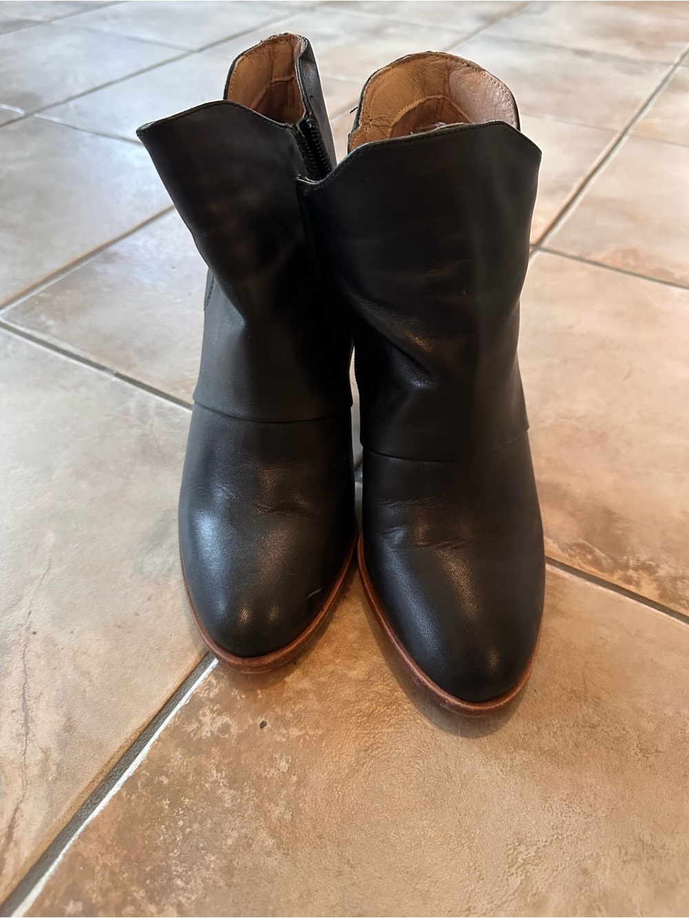 Halogen Black Leather Ankle Heeled Boots with Brown Interior Woman’s 9